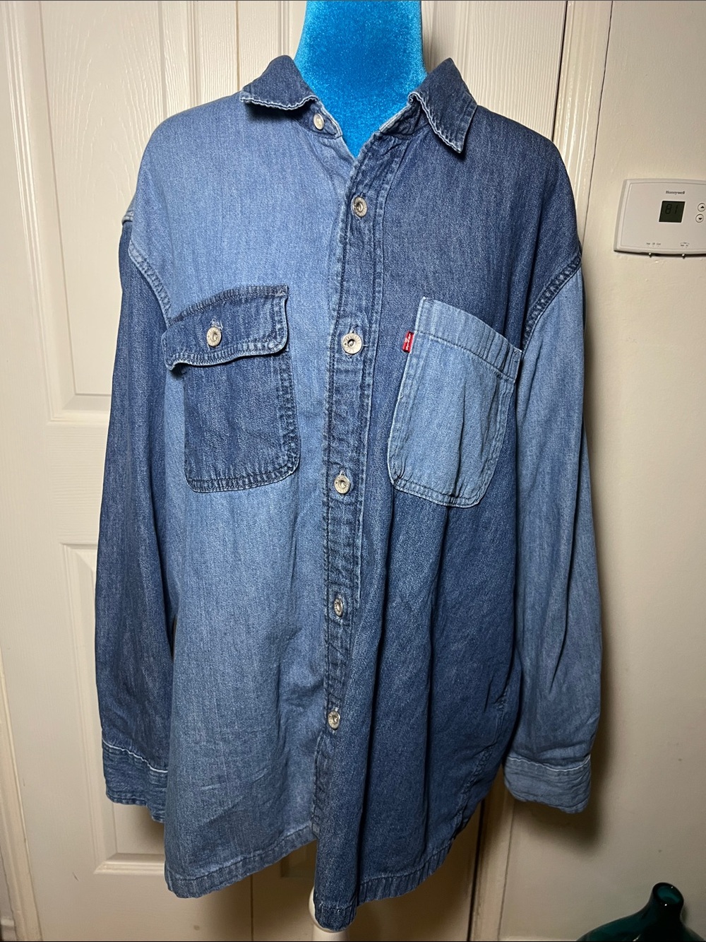 Levi’s Denim Button Down Shirt Men’s Large